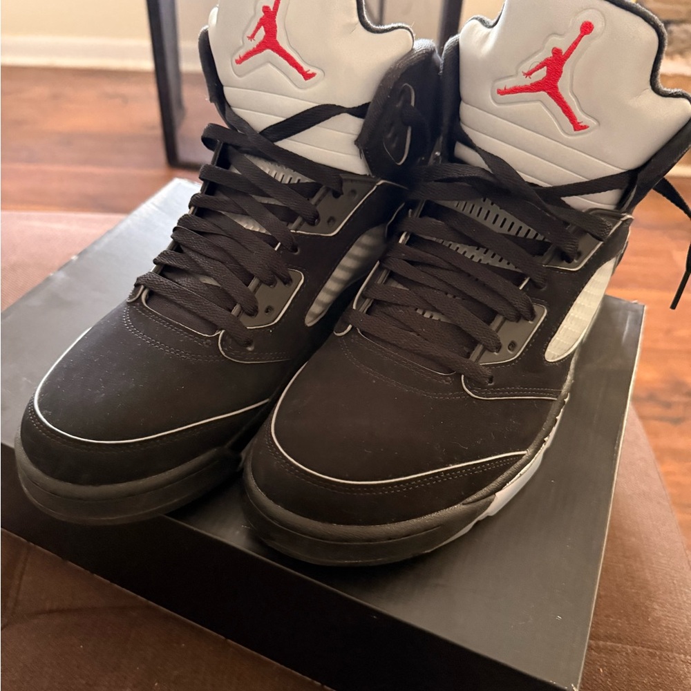 Jordan Men's Black and Red Sneakers